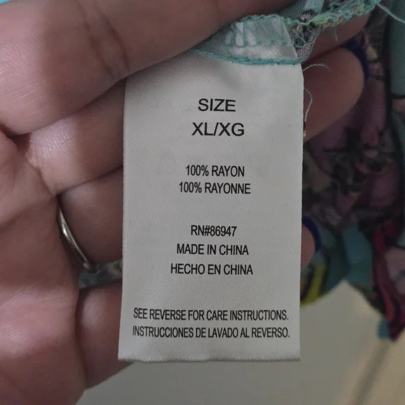 🍒🍒 SpongeBob SquarePants Graphic Button Down - Picture 6 of 8